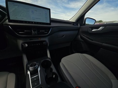 Used 2025 Ford Escape Platinum w/ Premium Technology Package image 27