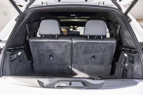 Used 2025 BMW X7 M60i w/ Climate Comfort Package image 17