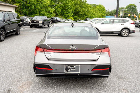 Used 2024 Hyundai Elantra Limited image 21