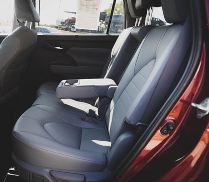 Used 2020 Toyota Highlander XLE image 21