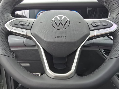 New 2025 Volkswagen Tiguan SE R-Line image 19