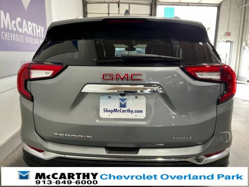 Used 2024 GMC Terrain SLT image 5