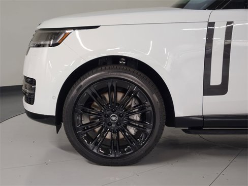 New 2025 Land Rover Range Rover SE image 11
