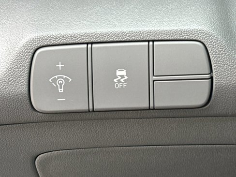 Certified 2025 Hyundai Elantra SEL image 34