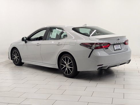 Used 2024 Toyota Camry SE image 2