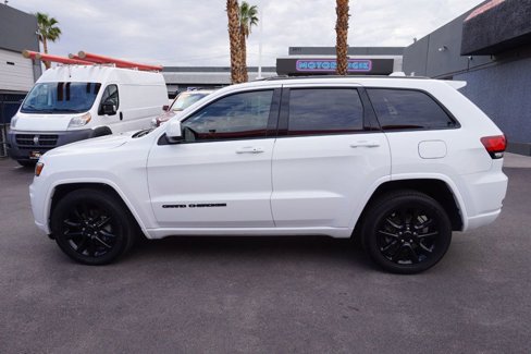 Used 2020 Jeep Grand Cherokee Altitude image 3