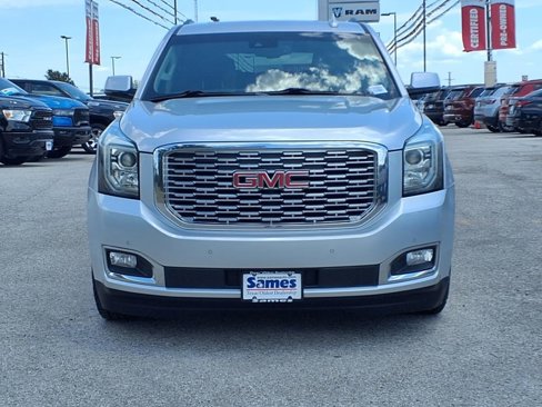 Used 2020 GMC Yukon XL Denali image 2