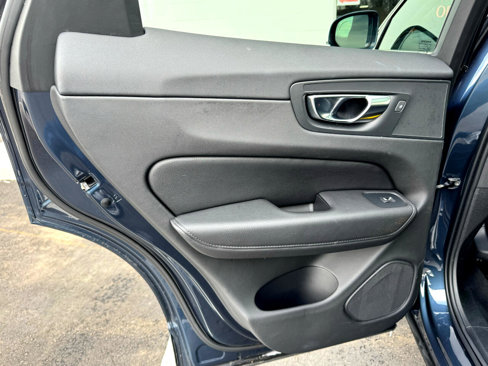 Used 2021 Volvo XC60 T5 Momentum w/ Premium Package image 20