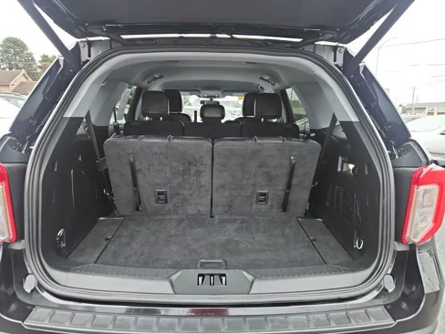 Used 2024 Ford Explorer XLT w/ Equipment Group 202A image 16