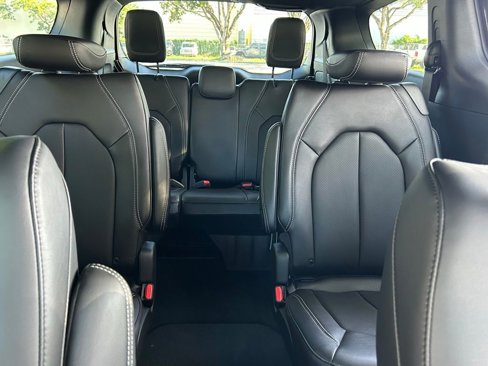 New 2025 Chrysler Pacifica Select image 12