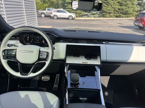 New 2025 Land Rover Range Rover Sport Dynamic SE image 9