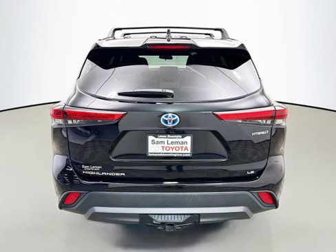 Used 2021 Toyota Highlander LE image 6