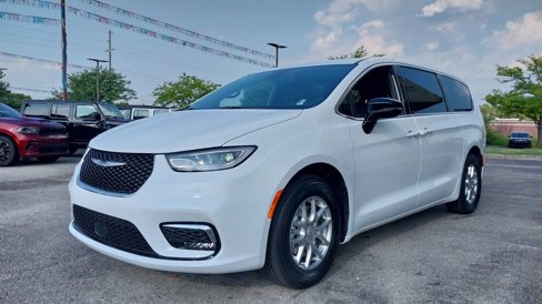 New 2026 Chrysler Pacifica Select image 6
