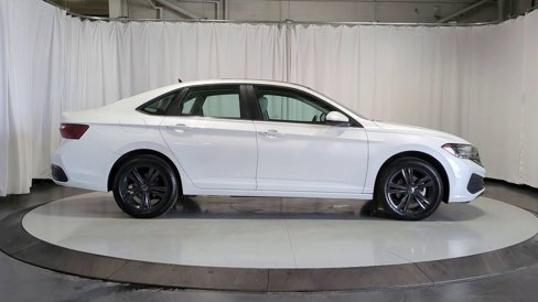 Used 2023 Volkswagen Jetta SE image 10