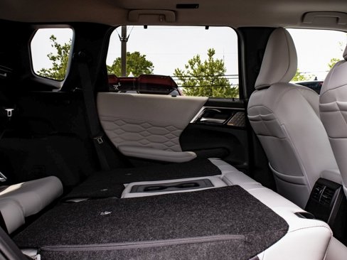 New 2025 Mitsubishi Outlander AWD image 42