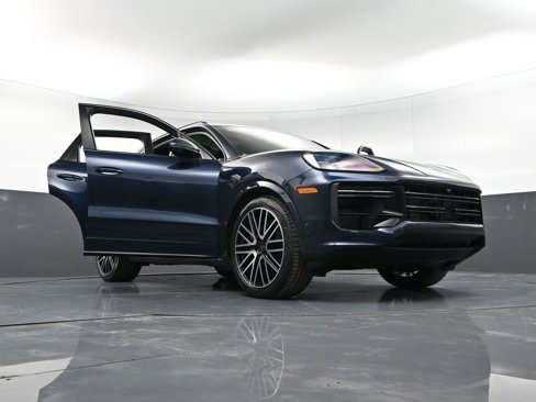 New 2025 Porsche Cayenne Turbo image 41
