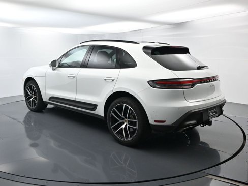 Certified 2025 Porsche Macan image 3