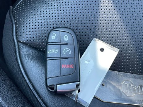 Used 2018 Chrysler 300 Limited w/ Safetytec Plus Group image 29