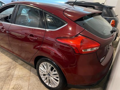 Used 2017 Ford Focus Titanium w/ Titanium Technology Package image 40