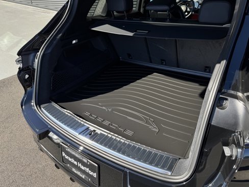 New 2026 Porsche Cayenne GTS image 33