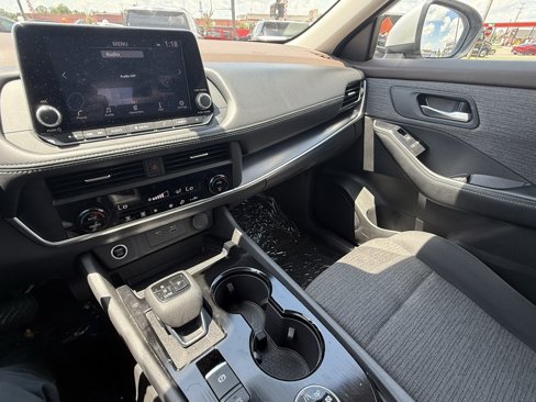 Used 2023 Nissan Rogue SV image 16