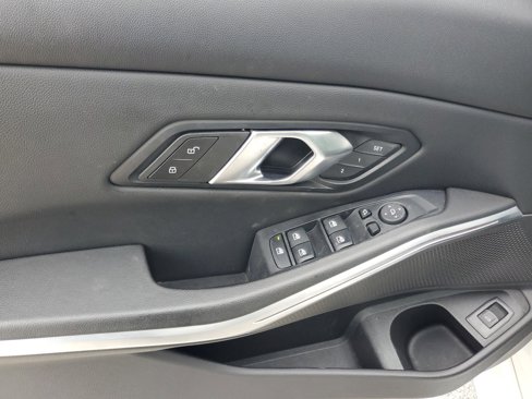 Used 2024 BMW 330i Sedan image 18