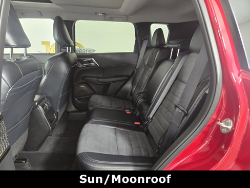 New 2025 Mitsubishi Outlander SE image 11