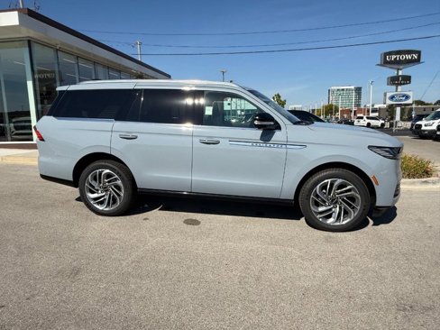 New 2025 Lincoln Navigator Reserve image 2