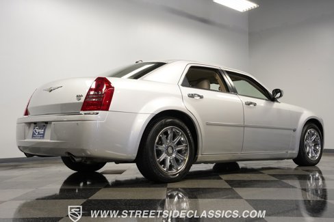 Used 2005 Chrysler 300 C w/ Navigation & Sound Group II image 27