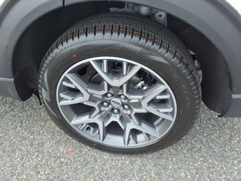 New 2025 Ford Explorer Platinum image 8
