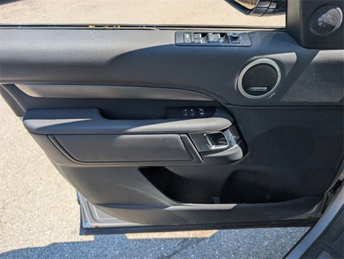 Used 2020 Land Rover Discovery HSE image 26