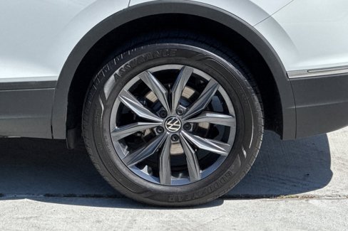 Used 2022 Volkswagen Tiguan SE image 25