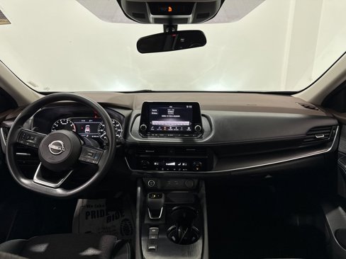 Used 2023 Nissan Rogue SV image 2