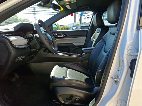 Used 2024 Jeep Compass Limited image 11