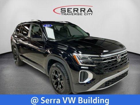 Certified 2025 Volkswagen Atlas Peak Edition SE image 3