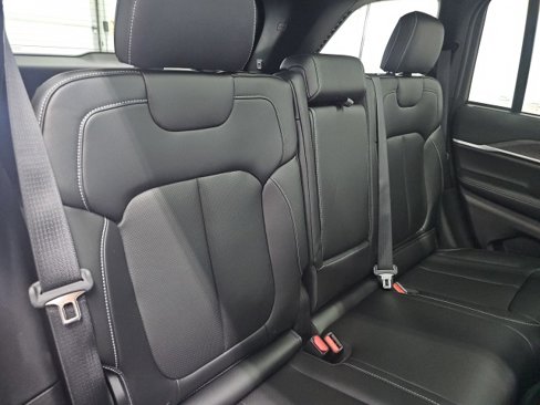 New 2025 Jeep Grand Cherokee Limited w/ Luxury Tech Group II image 16