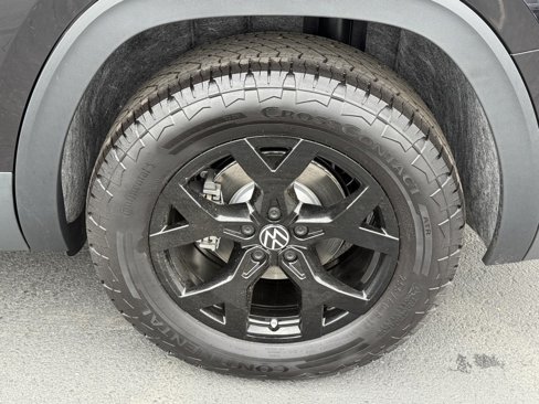 New 2025 Volkswagen Atlas Peak Edition SE image 14