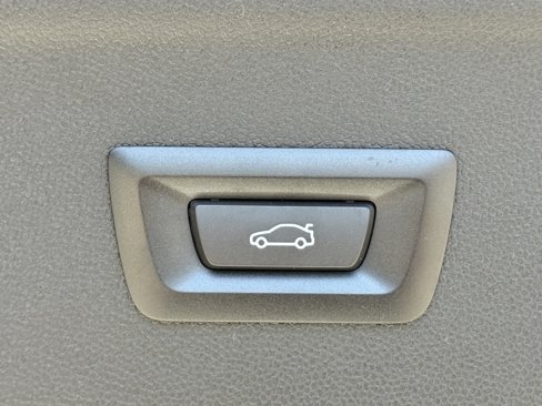 New 2026 BMW iX xDrive60 w/ M Sport Package image 16