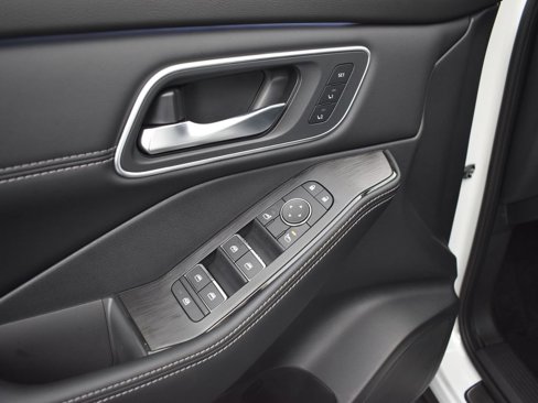 New 2026 Nissan Rogue Platinum image 27
