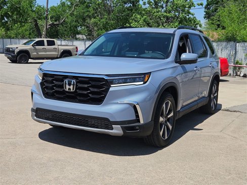 Used 2025 Honda Pilot Elite image 3