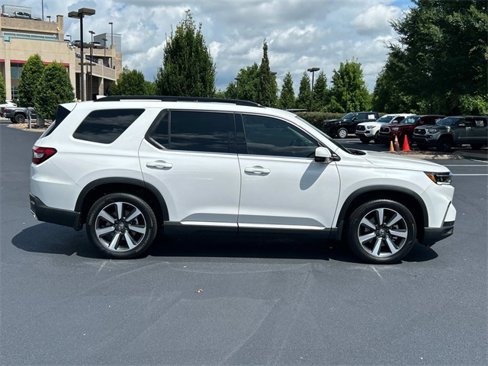 Used 2025 Honda Pilot Touring image 3