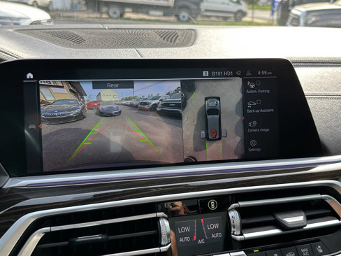 Used 2021 BMW X7 M50i image 25