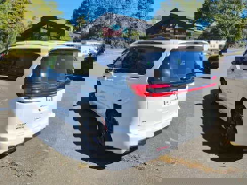 New 2026 Chrysler Pacifica Select image 4