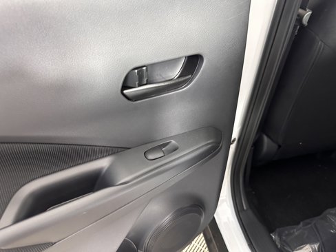 New 2024 Nissan Kicks S image 31
