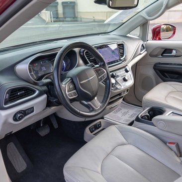 Used 2021 Chrysler Pacifica Touring-L image 11