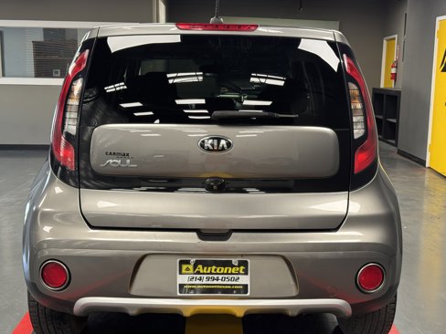 Used 2017 Kia Soul + image 5