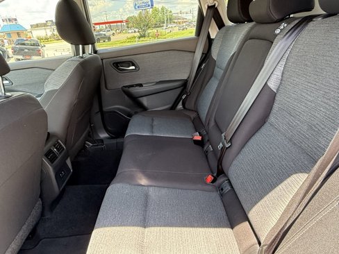 Used 2023 Nissan Rogue SV image 20