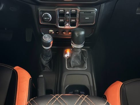 Used 2022 Jeep Gladiator Sport image 40
