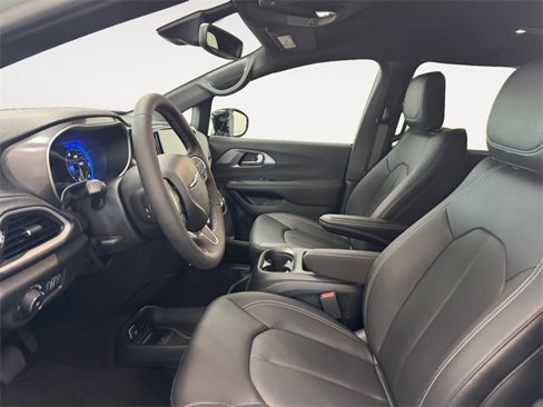 New 2026 Chrysler Pacifica Select image 6