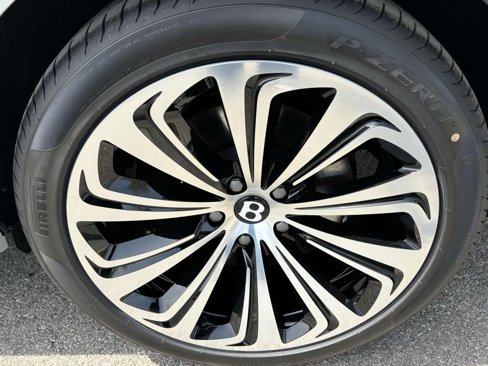 New 2025 Bentley Bentayga image 6